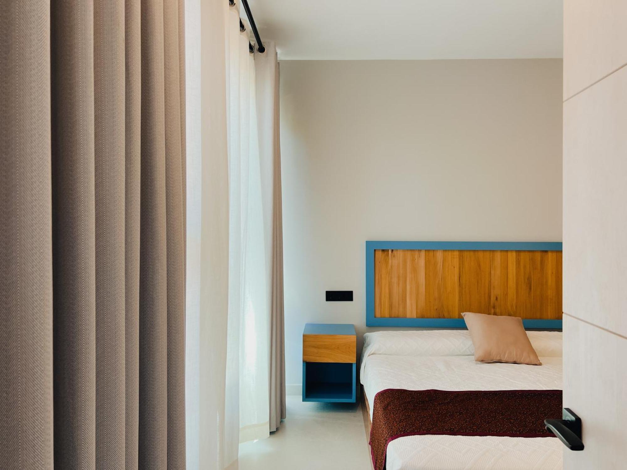 100% Fun Hotel Tarifa Exterior photo